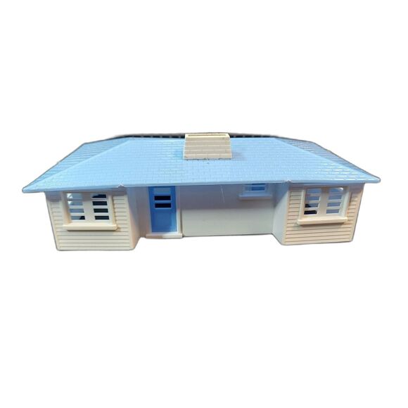 Plasticville House and Garage O & S Gauge Blue Roof, w/ Chimney, Snap Together - Picture 3 of 5